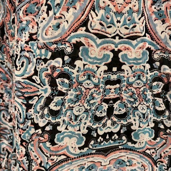 3. C Boho Blouse in Paisley Print, Split Sleeves, Size Large - Picture 9 of 16